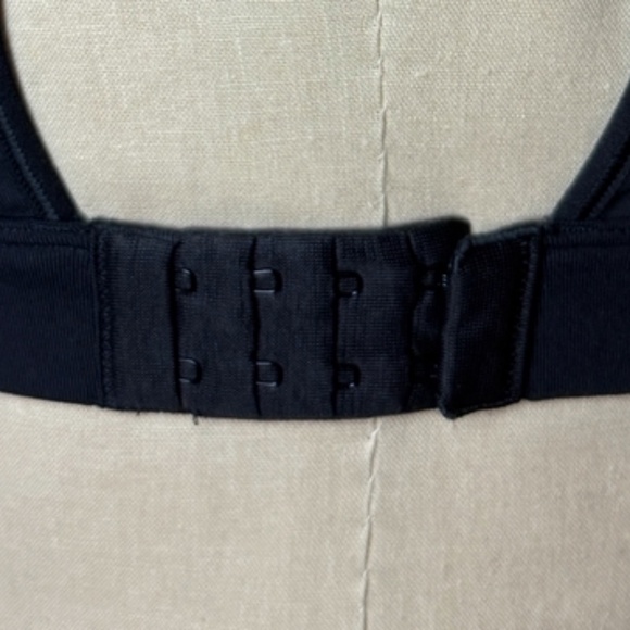Under Armour Reflect Sports Bra Black Size Medium High Impact Gym Workout - Picture 4 of 10
